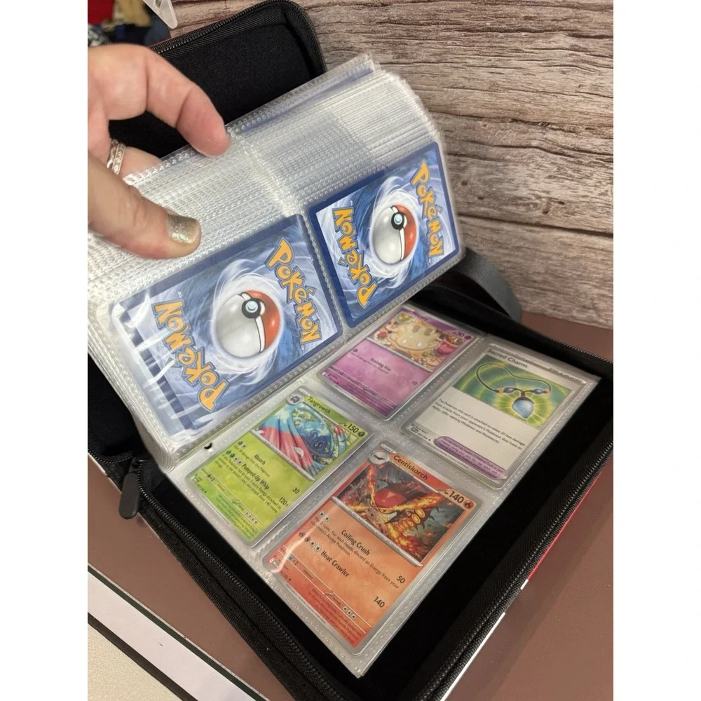 Pokémon Collection Book With 200 Pokémon Cards.